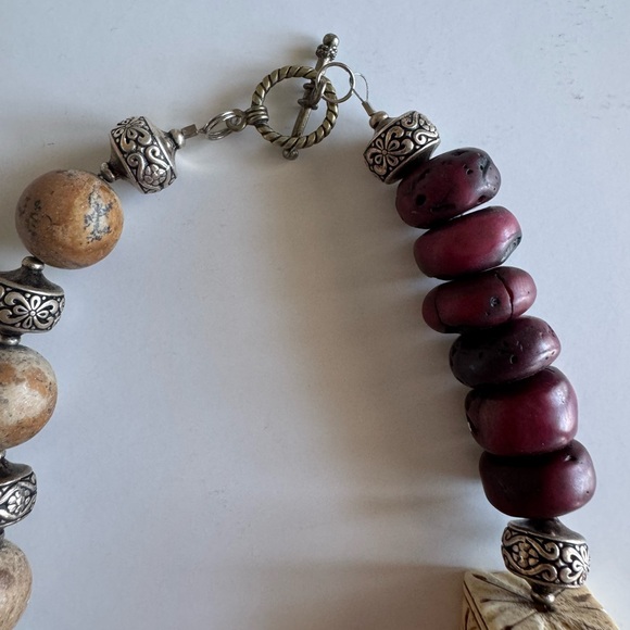Necklace, chunky, Silver Elephant Head, Burgundy and cream, 19”, NWOT - Picture 3 of 5